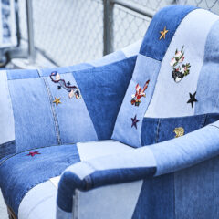 リーバイス501がソファーに